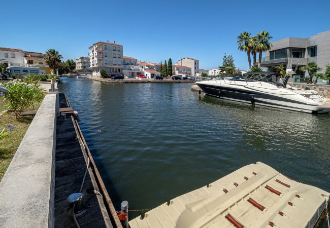 Vil.la en Empuriabrava - LV28 CAP RAS