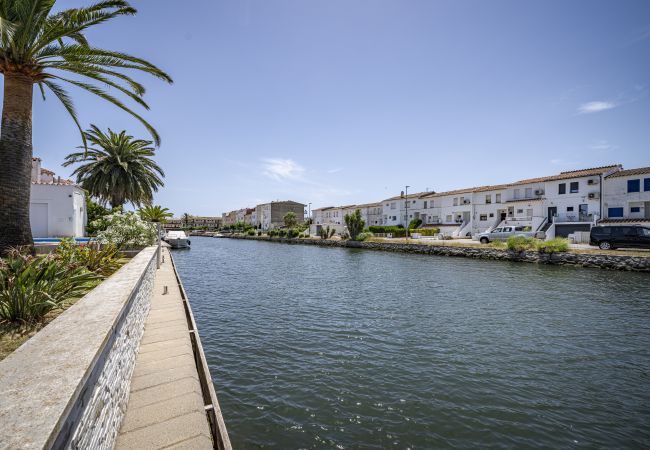 Vil.la en Empuriabrava - LV28 CAP RAS