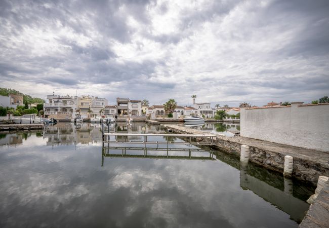 Casa adossada en Empuriabrava - LV35 LLOBREGAT