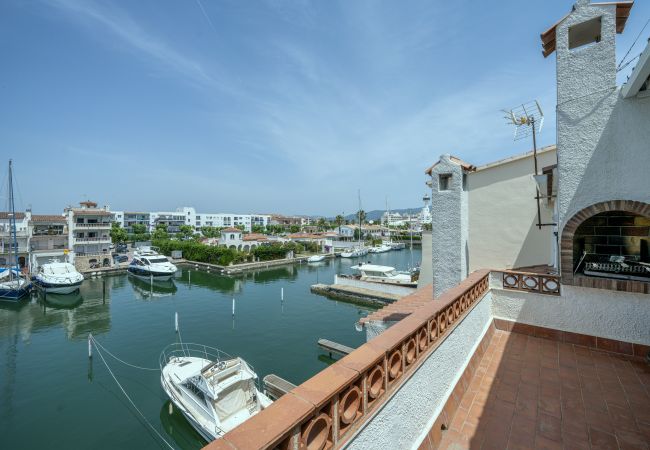 Casa adossada en Empuriabrava - LV12 SALINS