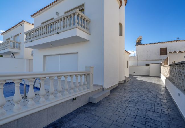 Vil.la en Empuriabrava - LV15 REQUEESENS