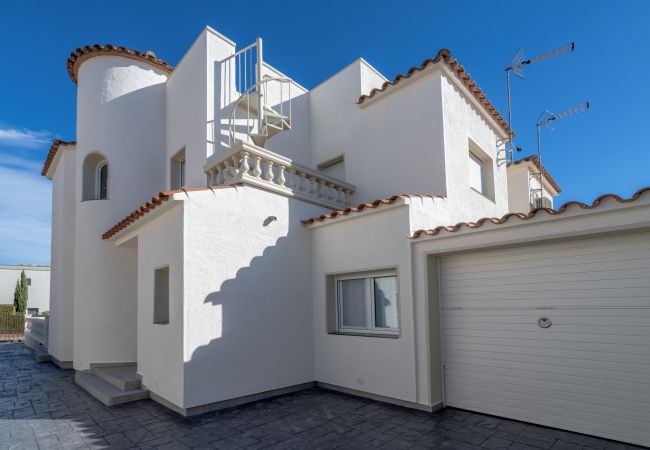 Vil.la en Empuriabrava - LV15 REQUEESENS