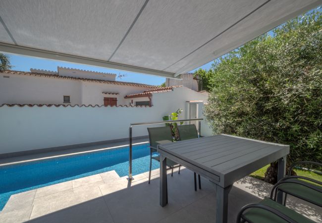 Vil.la en Empuriabrava - ILH03 MONTSENY