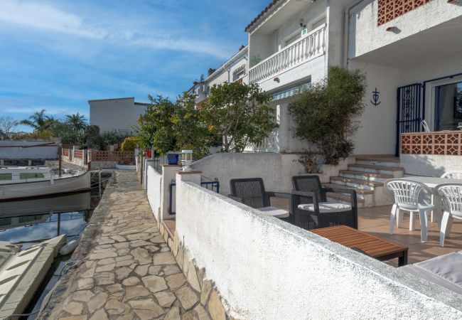 Casa adossada en Empuriabrava - LV21 LIOBREGAT