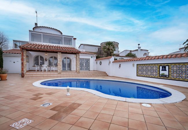 Vil.la en Empuriabrava - LV05 LIOBREGAT