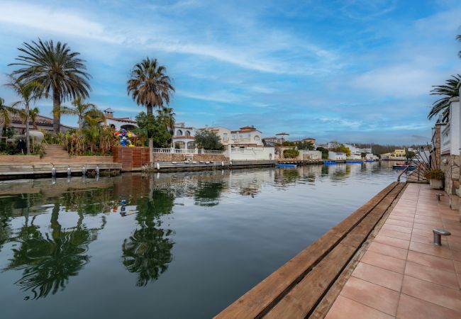 Vil.la en Empuriabrava - LV05 LIOBREGAT