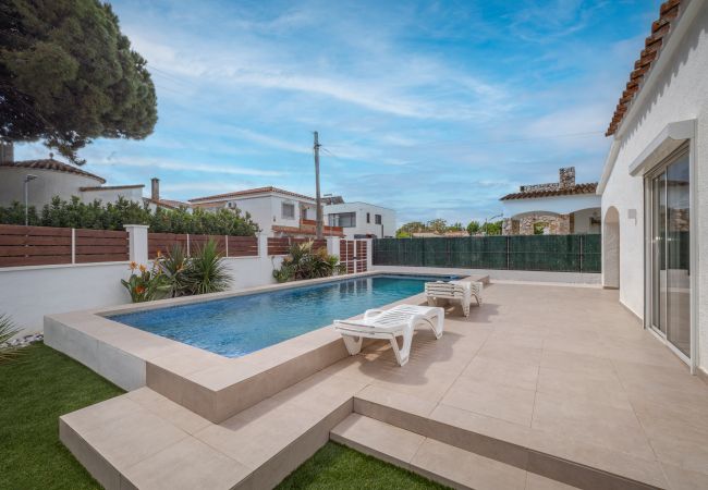 Casa en Empuriabrava - ILV01 MONTGRI