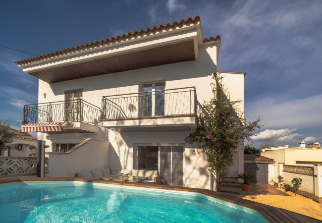 Casa en Empuriabrava - ILV03 MONTSENY